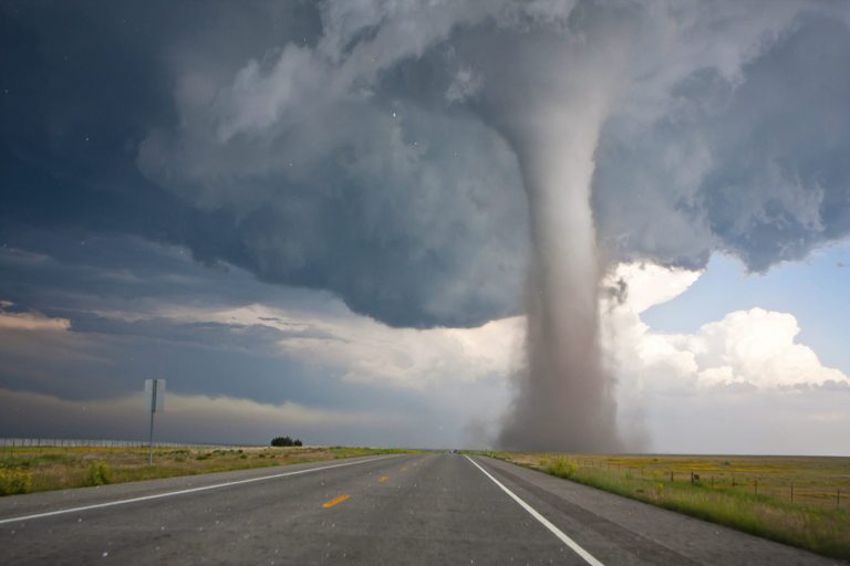 Which Way Does A Tornado Spin - Tornado Chaser